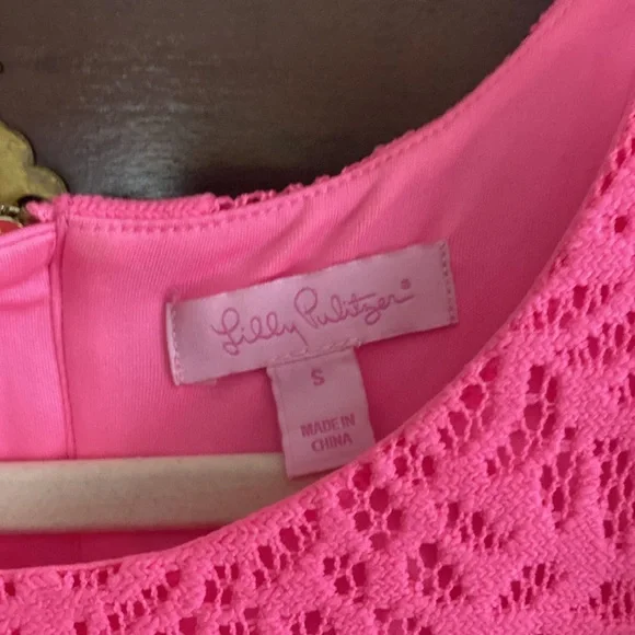 Lilly Pulitzer! Super cute hot pink top!🌸 Fun crochet design:) - Picture 2 of 6